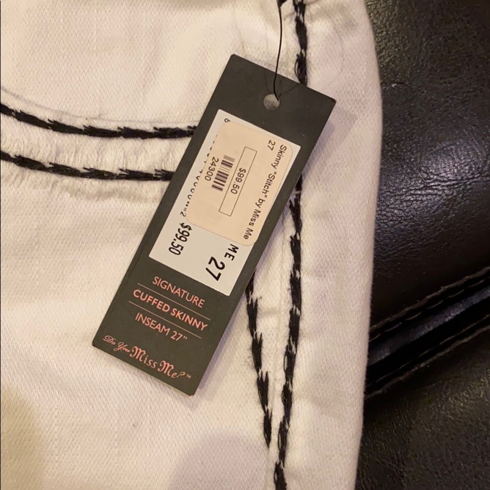 Miss Me embellished white denim w/black stitching - Picture 2 of 8